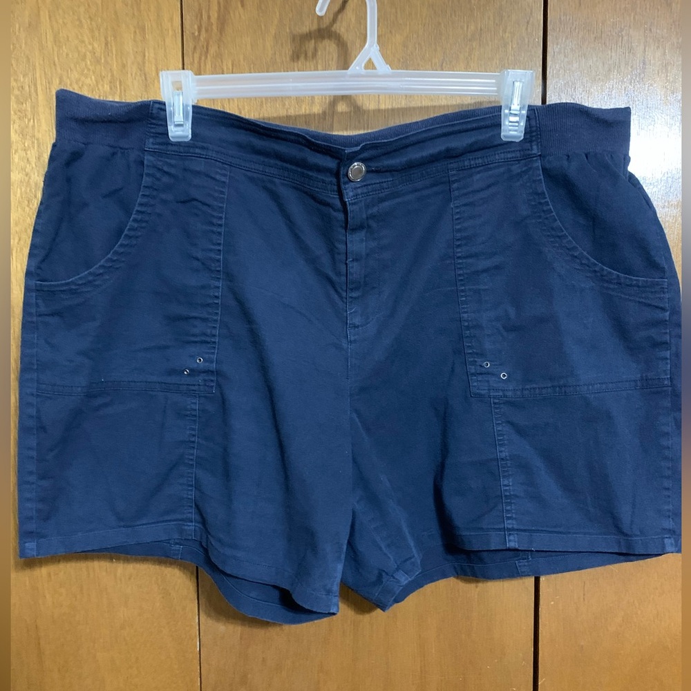 Plus size 22W cj Banks Navy shorts.